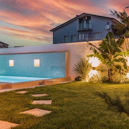 Villa Elena Deluxe Mit Whirlpool Und Beheiztem Pool Am Meer Und Wunderschoenen Blick Auf Die Brijuni Inseln Fažana Extérieur photo
