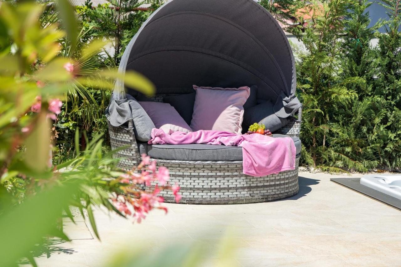 Villa Elena Deluxe Mit Whirlpool Und Beheiztem Pool Am Meer Und Wunderschoenen Blick Auf Die Brijuni Inseln Fažana Extérieur photo