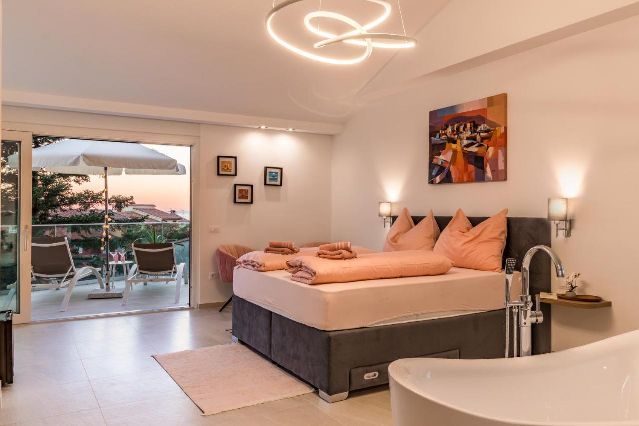 Villa Elena Deluxe Mit Whirlpool Und Beheiztem Pool Am Meer Und Wunderschoenen Blick Auf Die Brijuni Inseln Fažana Extérieur photo