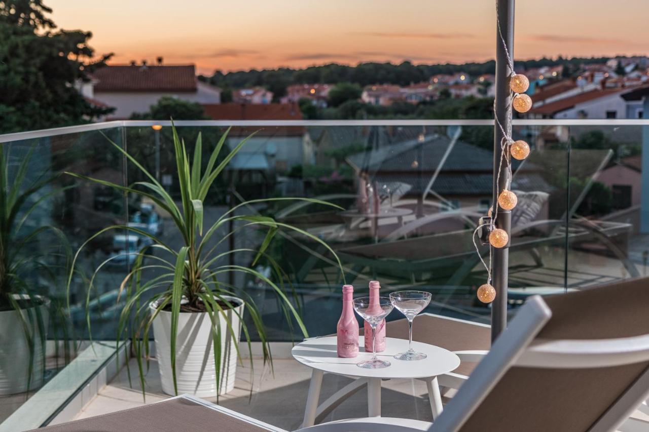 Villa Elena Deluxe Mit Whirlpool Und Beheiztem Pool Am Meer Und Wunderschoenen Blick Auf Die Brijuni Inseln Fažana Extérieur photo