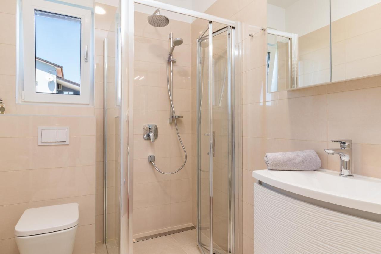 Villa Elena Deluxe Mit Whirlpool Und Beheiztem Pool Am Meer Und Wunderschoenen Blick Auf Die Brijuni Inseln Fažana Extérieur photo