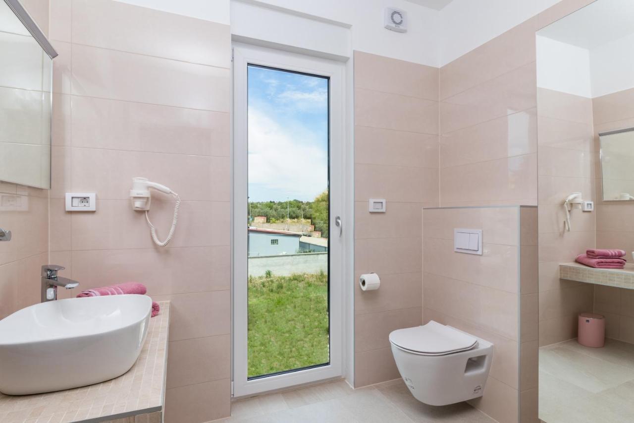 Villa Elena Deluxe Mit Whirlpool Und Beheiztem Pool Am Meer Und Wunderschoenen Blick Auf Die Brijuni Inseln Fažana Extérieur photo