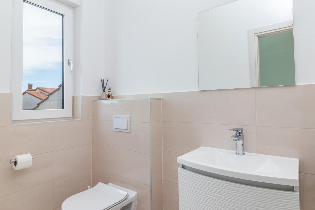 Villa Elena Deluxe Mit Whirlpool Und Beheiztem Pool Am Meer Und Wunderschoenen Blick Auf Die Brijuni Inseln Fažana Extérieur photo