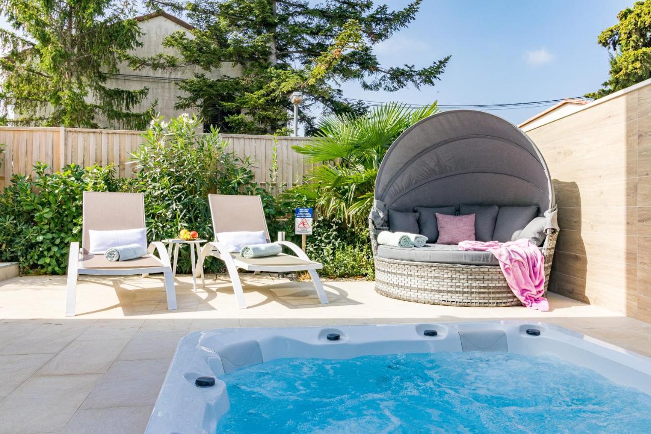 Villa Elena Deluxe Mit Whirlpool Und Beheiztem Pool Am Meer Und Wunderschoenen Blick Auf Die Brijuni Inseln Fažana Extérieur photo