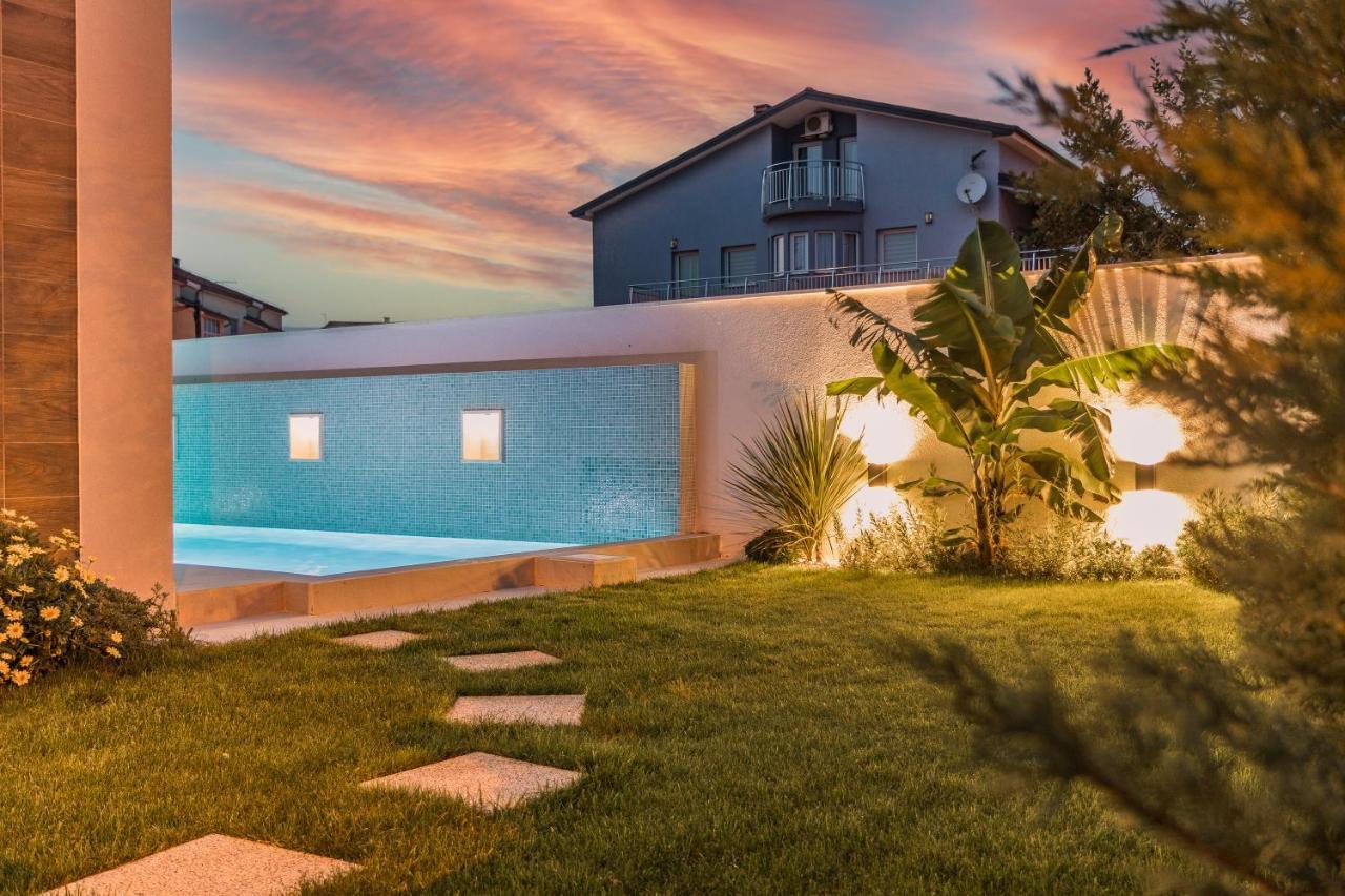 Villa Elena Deluxe Mit Whirlpool Und Beheiztem Pool Am Meer Und Wunderschoenen Blick Auf Die Brijuni Inseln Fažana Extérieur photo